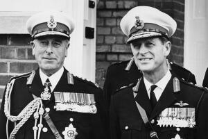 Earl Mountbatten y Principe Felipe, el Duque de Edinburgo