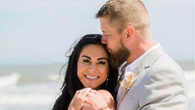 Viudo de la joven que murió arrollada el día de su boda demanda a la  conductora y a los bares que "le dieron alcohol en exceso" | Noticias  Univision Estados Unidos | Univision