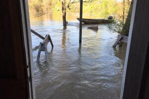 Deweyville, Texas se encuentra bajo el agua