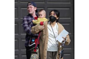 macaulay-culkin-brenda-song-fotos-hijo-dakota.jpg