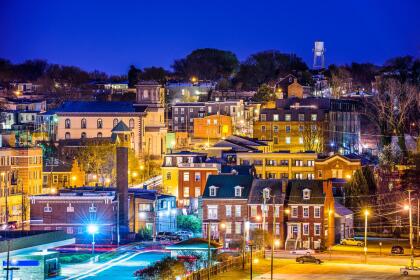 <b>Puesto 24: Richmond, Virginia.</b> Tiene todas las características de una gran ciudad: una próspera vida cultural, una ruta de cervecerías y muchos museos y atracciones. También es un gran lugar para los entusiastas del aire libre, con múltiples opciones para andar en bicicleta, caminar y hacer rafting en el río. El estudio también toma en cuenta las opciones de entretenimiento, la variedad gastronómica y las actividades para los niños.