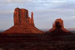 CORRECTION Monument Valley-Mitten Formations