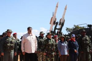 Maduro en unos ejercicios militares.