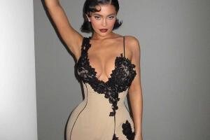 Kylie Jenner look navidad 2022 (2).jpg