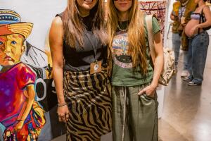 Shakira con su amiga, la artista plástica Yei Duran.