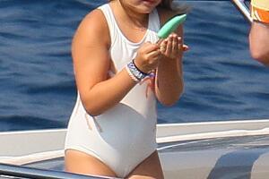 EXC David Beckham - Victoria Beckham - Sir Elton John - Harper Beckham - Brooklyn Beckham - David Furnis