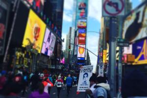 Ayotzinapa vive en Times Square