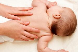 massagem-bebe-costas-0217-1400x800.jpg