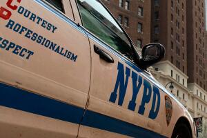 Cuatro personas halladas sin vida en un apartamento en El Bronx; investigan las causas.