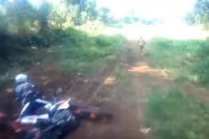 video-motociclistas-criatura_2.png