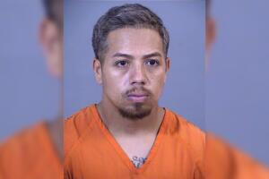 Hombre dispara y mata a una mujer hispana en parque de casas móviles en Phoenix