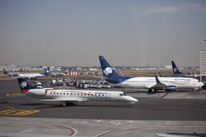 Dos aviones de Aeroméxico