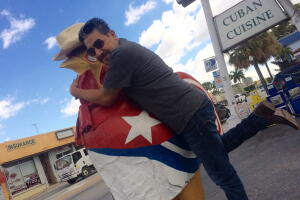 El Feo y Novio de la gallina
