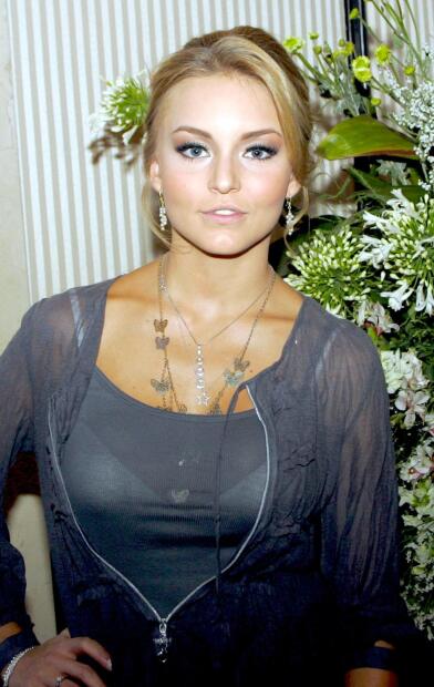 Lo Que La Vida Me Robo Monserrat Oufits Role Models Angelique Boyer Movie Fashion