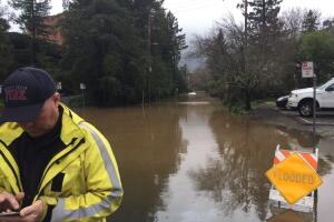 Fuertes lluvias en el norte de California provocan inundaciones en el Área de la Bahía