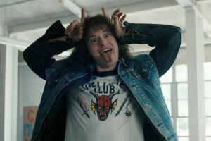 Joseph Quinn como Eddie Munson en STRANGER THINGS