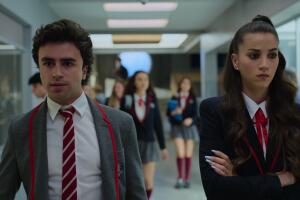 Samuel (Itzan Escamilla) e Rebeka (Claudia Salas) em "Elite"