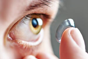 Saiba em quais situações o uso de lentes de contato não é indicado