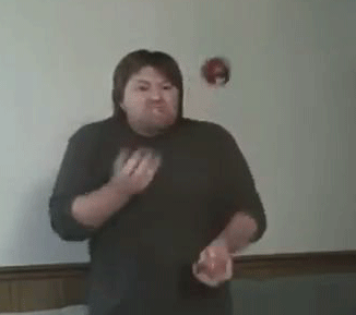 homem-come-maca.gif