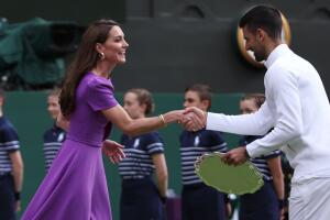 Kate Middleton también saludó al tenista Novak Djokovic.