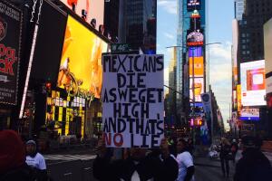Ayotzinapa vive en Times Square