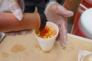 Vendedores ambulantes esperan que la Ciudad les otorgue licencias. 