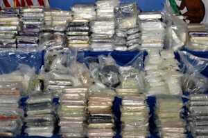 Las autoridades incautaron 945 libras de cocaína, casi 20 libras de heroína, casi 103 libras de metanfetamina y 106 libras de éxtasis, junto con $ 811,000 en moneda canadiense.