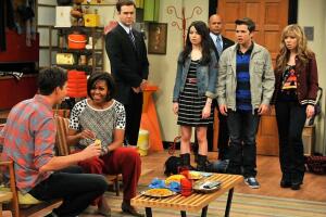 reparto iCarly con Michelle Obama.jpg