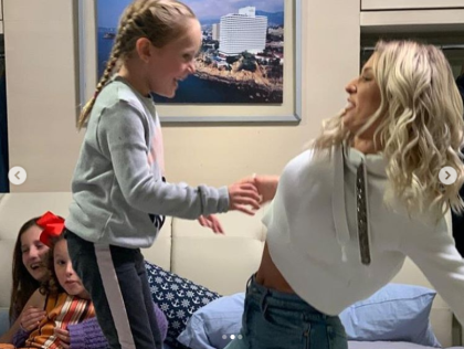 Con la clara intención de rebatir la denuncia de maltrato de Bazán, Soto publicó imágenes donde se puede ver a sus hijas Elissa Marie y Alexa Miranda sonrientes jugando y compartiendo con Irina Baeva.