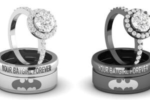 Anillos de compromiso y de boda con imagen de Batman