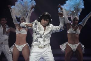 El "incalificable" estilo de Albertano para cantar y bailar 'Macumba'
