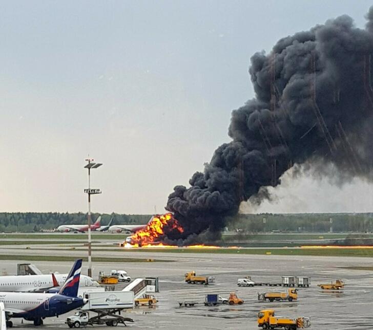 aeronave prendida fuego