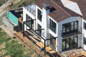 EXC Justin & Hailey Bieber mansion in LA