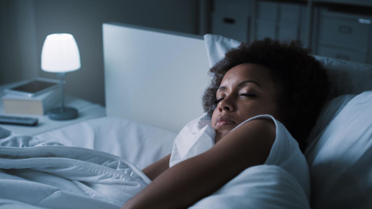 Resultado de imagen de durmiendo con luz encendida