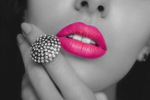 labial rosa foto blanco y negro