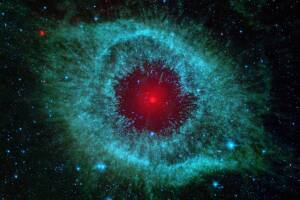 Imagen infrarroja de la nebulosa de la Hélice, también conocida como ojo de Dios o de Sauron