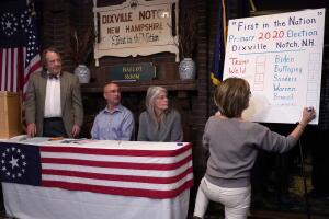El pequeño pueblo de Dixville Notch, en el extremo norte de New Hampshire, tradicionalmente empieza a votar apenas pasada la medianoche.