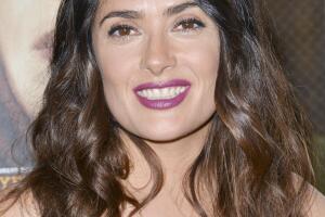 Salma Hayek famosas madres después de los 40