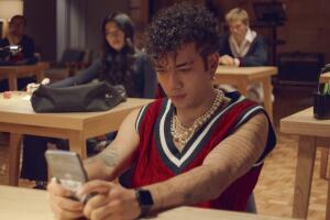Saak Okone Rebelde Serie Netflix (7).jpg