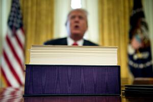 Presidente de EEUU Donald Trump en la Oficina Oval de la Casa Blanca