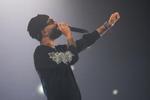 Arcángel en los ensayos de los Latin AMAs 2024