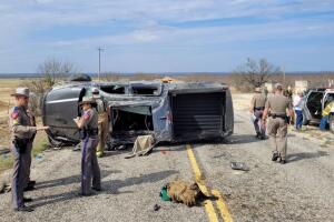 menor de edad muere choque volcadura inmigrantes Bracketville Condado Kinney Texas
