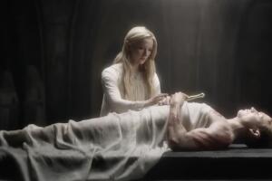 Morfydd Clark como Galadriel y Will Fletcher como Finrod The Rings of Power.jpg