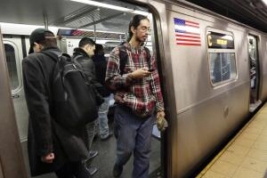 Entran en vigor nuevas tarifas de la MTA para el metro y autobuses de Nueva York.