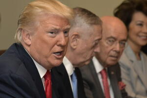 El presidente Donald Trump encabeza una reunión de su gabinete el 31 de julio de 2017 en la Casa Blanca.