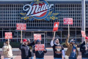 Huelga de trabajadores cervecería Miller