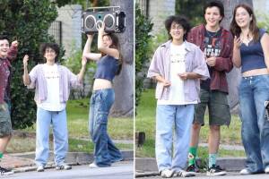 Emme, Fin y una amiga bailando en el vecindario de Brentwood