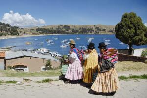 Cholitas, Lago Titicaca, Bolivia