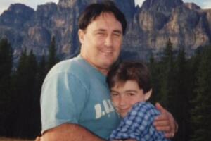 Drake Bell compartió una antigua foto junto a su padre
