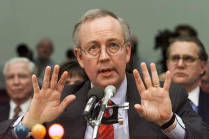 Kenneth Starr en noviembre de 1988 testificando ante el comité que analizaba el 'impeachment' de Bill Clinton.
